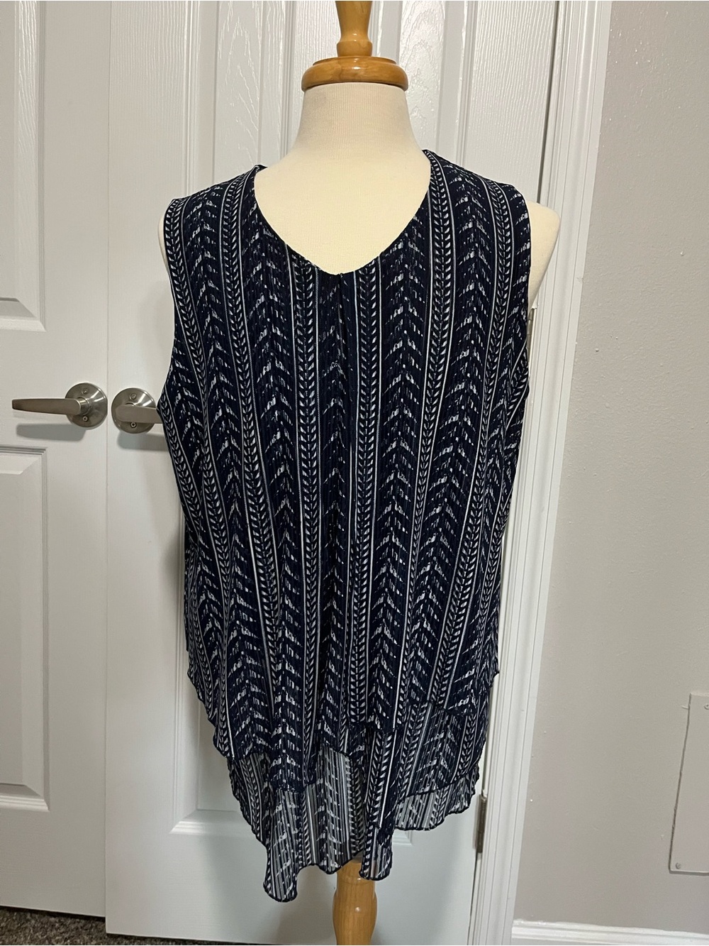 NorthStyle 1X Navy Blue White Geometric Tribal Print Sleeveless Tunic Top